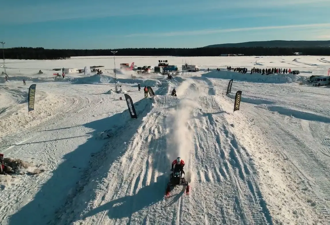 Drönarfoto över Snöscooter cross i Luleå