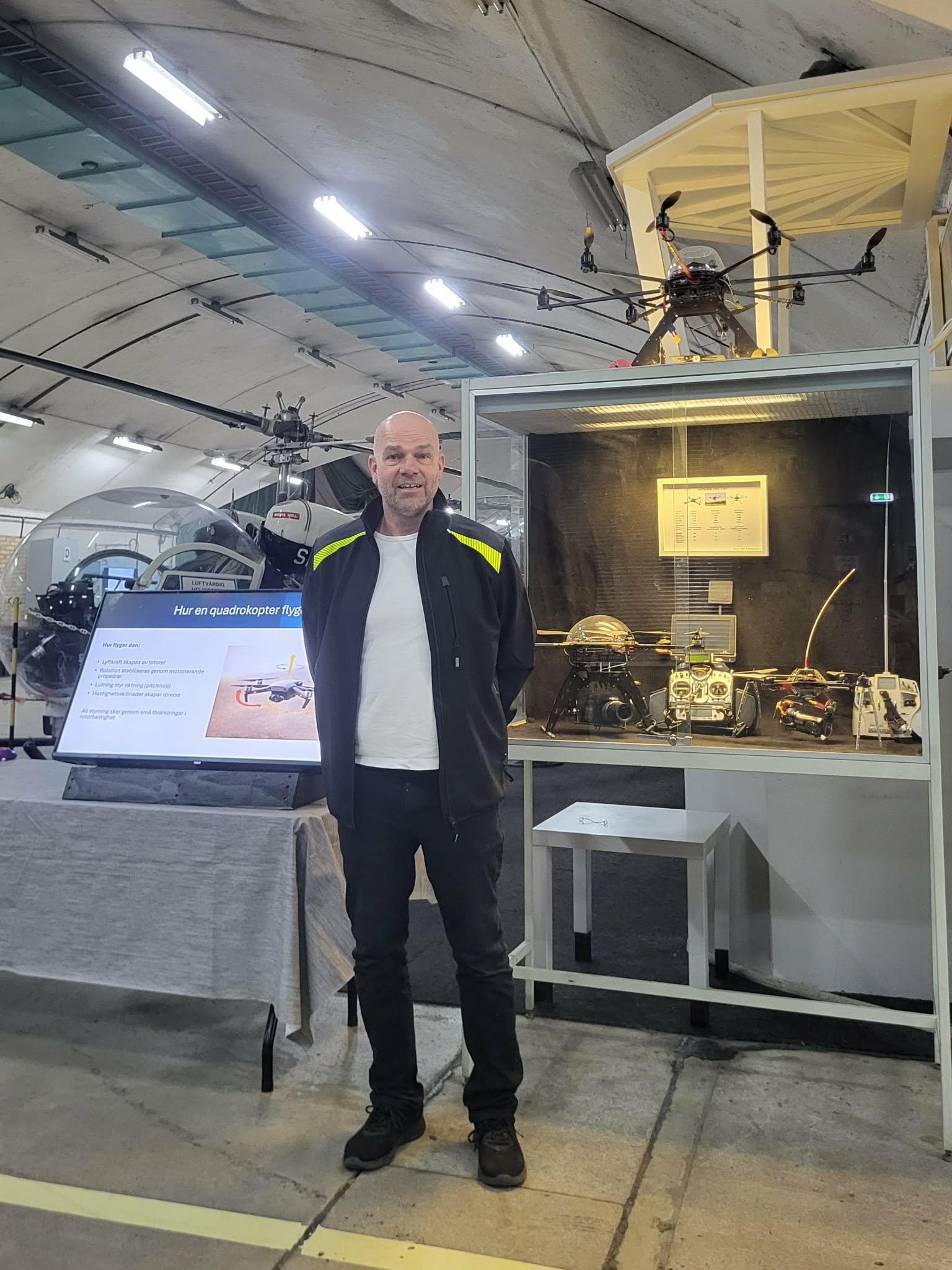 Bernd Krumkuhler med drönare på Aeroseum Göteborg pionjär inom drönarflygning